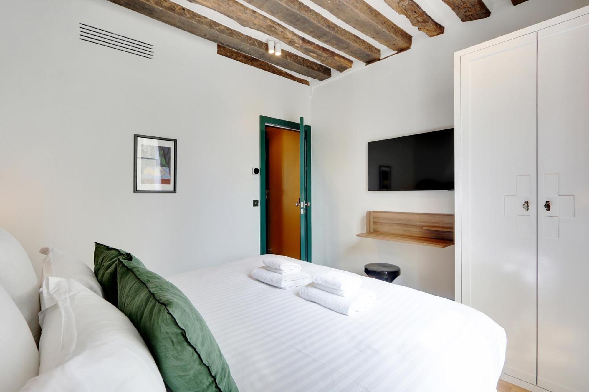 Paris Home Collection Serviced Apartments In Notre Dame - Rue Savoie Exterior photo