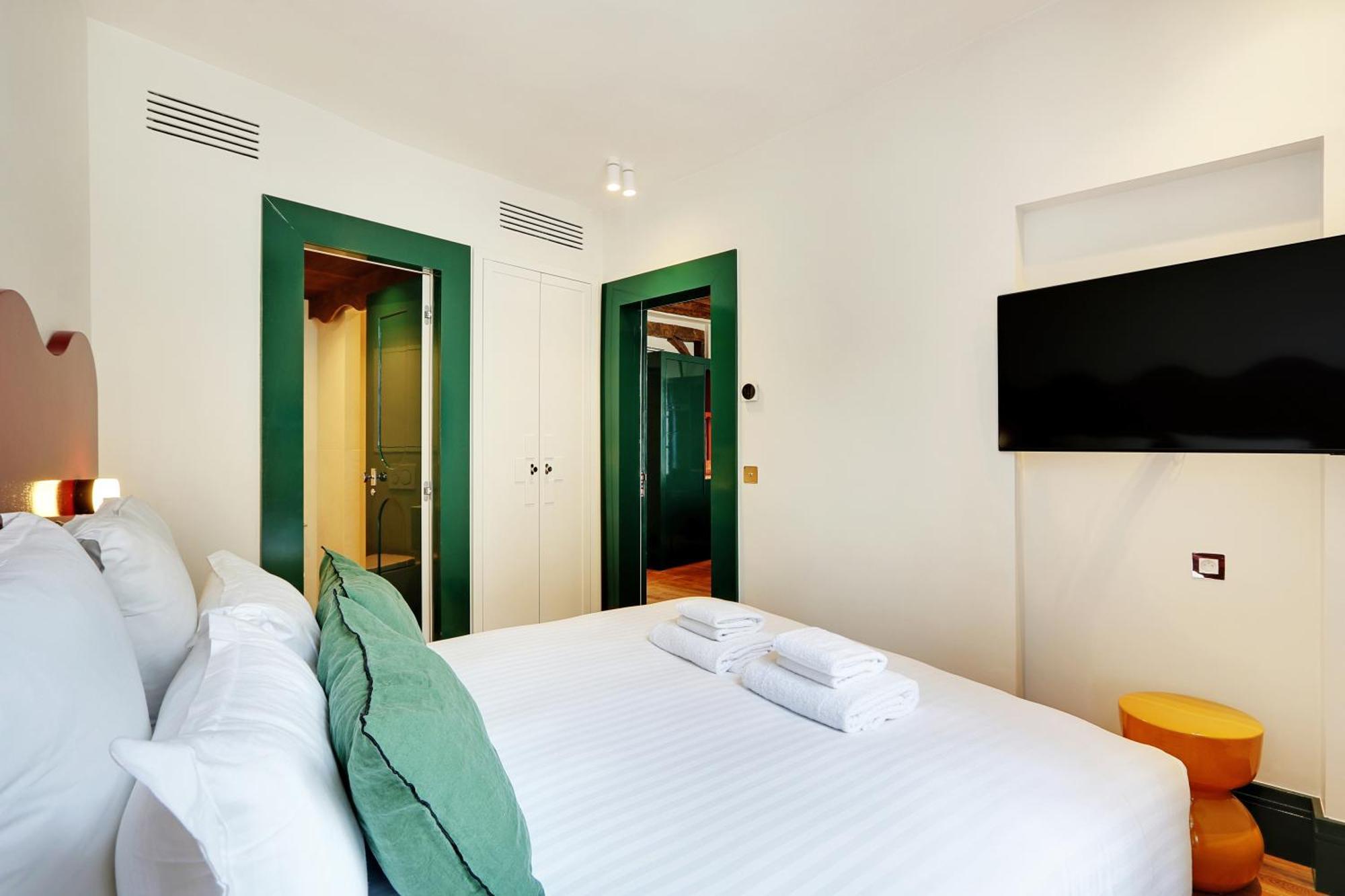 Paris Home Collection Serviced Apartments In Notre Dame - Rue Savoie Exterior photo